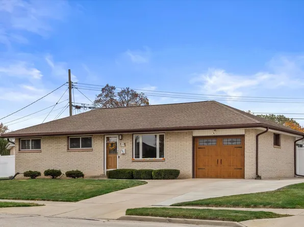 W149N8135 Winchester STREET, Menomonee Falls, WI 53051