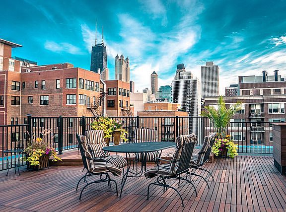2nd image of 1339 N Dearborn St APT 2C