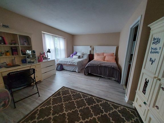 5th image of 317 McDowell Dr