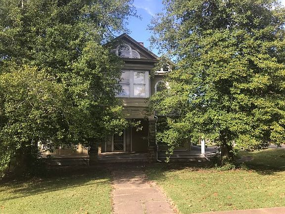3rd image of 204 W Jackson Ave