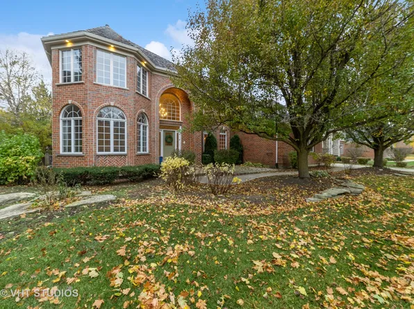 1231 Lansbrook Dr, South Elgin, IL 60177