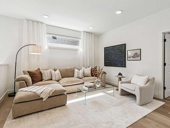 5th image of 94 S Prince Cres