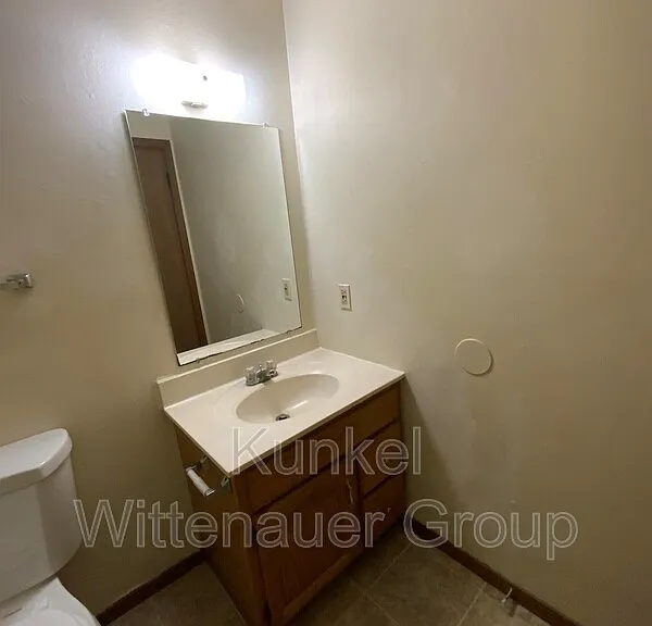 2611 Sierra Dr E — Photo 11