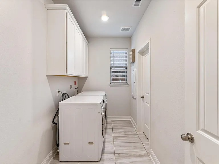 7623 Water Glen Ln — Photo 36