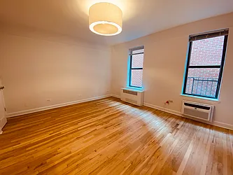 Rented by Metropolis Real Estate of Manhattan