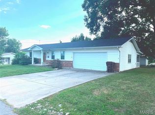 105 S Sanderson Ave, Elsberry, MO 63343
