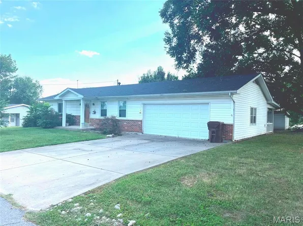 105 S Sanderson Ave, Elsberry, MO 63343