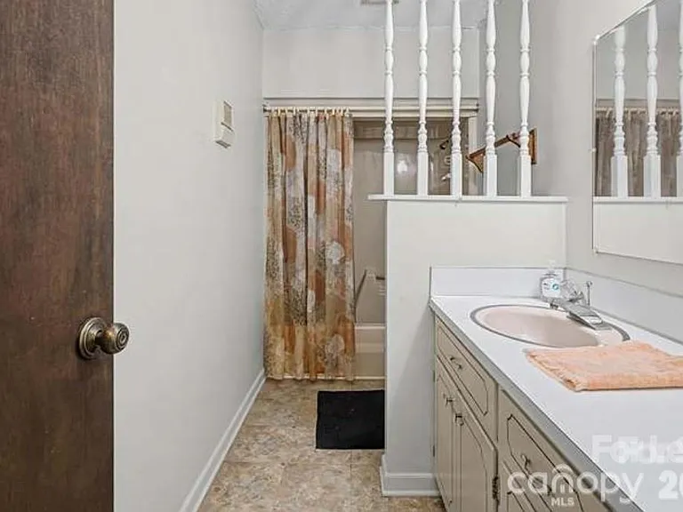 8122 Knollwood Cir — Photo 5