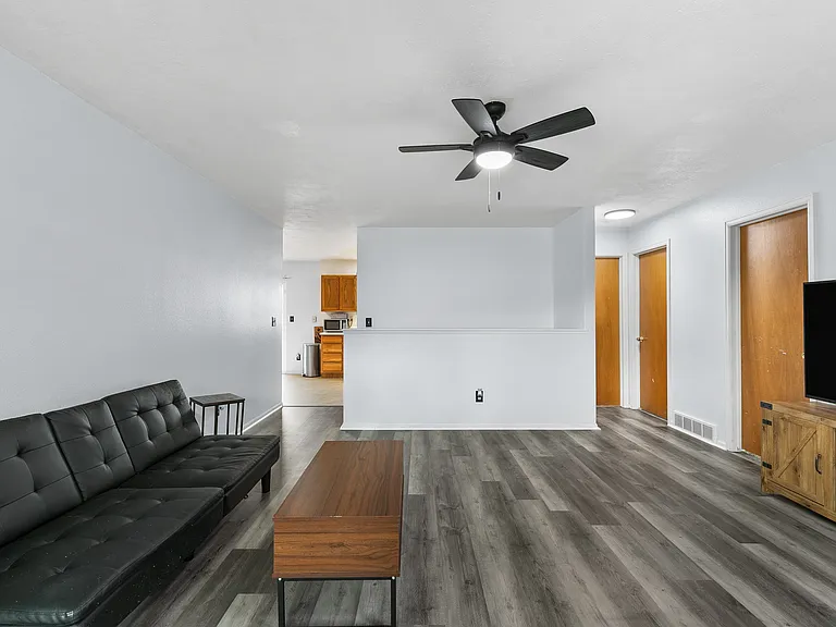4850 Witches Hollow Ln — Photo 3