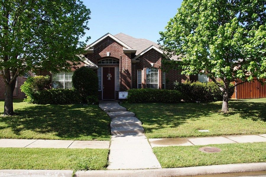 1st image of 1821 Stewart Dr