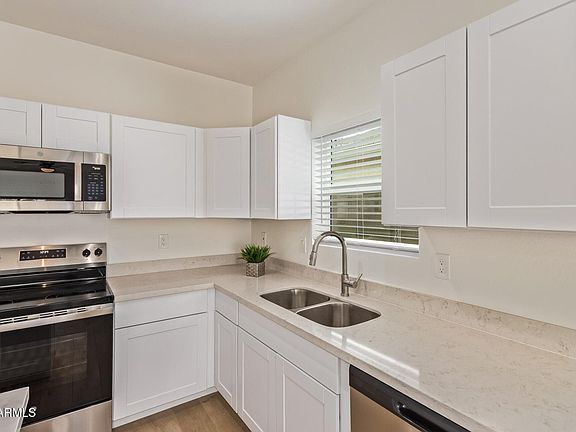 3rd image of 1737 W Pinkley Ave