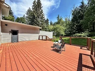 450 NE Riverhill Dr — Photo 21