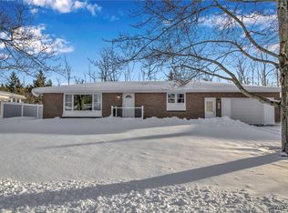 1635 S Bend Ln, Lake View, NY 14085