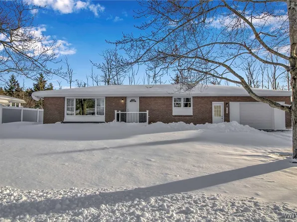 1635 S Bend Ln, Lake View, NY 14085