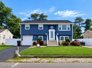 165 Walnut Creek Ln, Toms River, NJ 08753