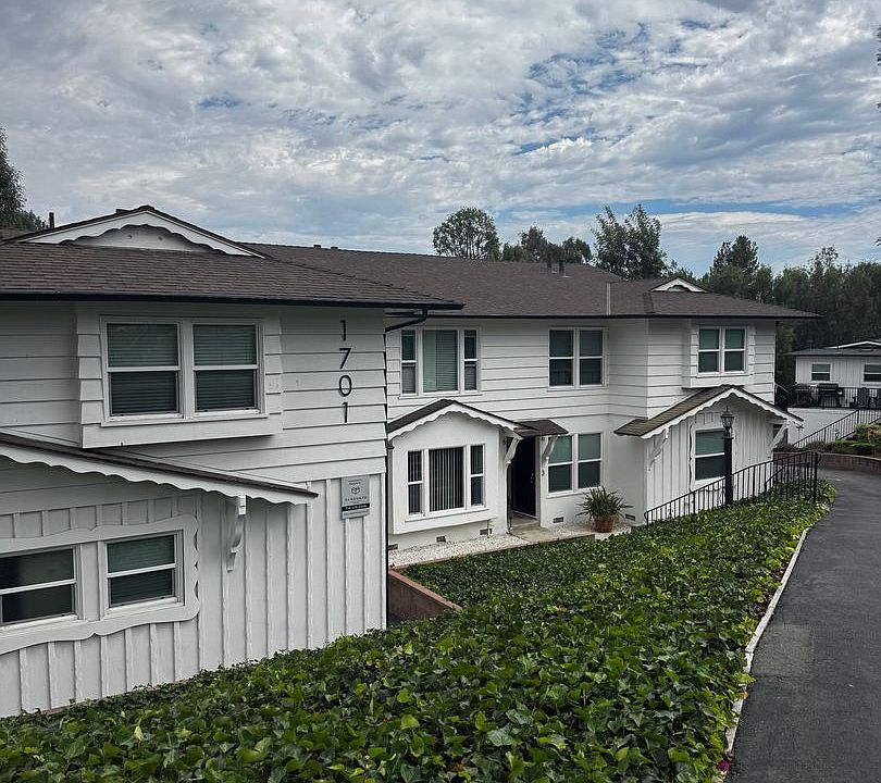 1st image of 1701 Peppertree Ln APT 3