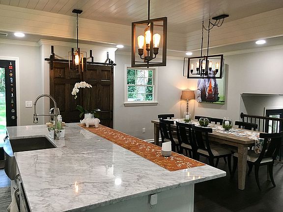 5th image of 326 Cove Island Way