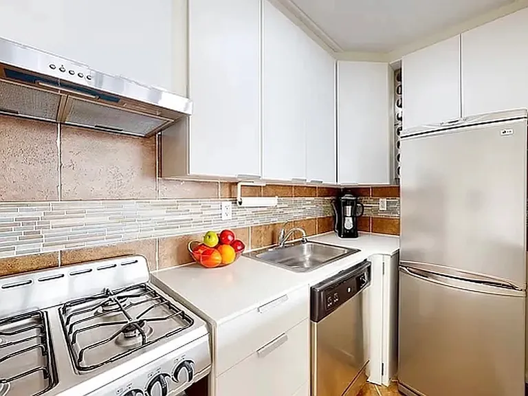 23-22 30th Rd #7G — Photo 3