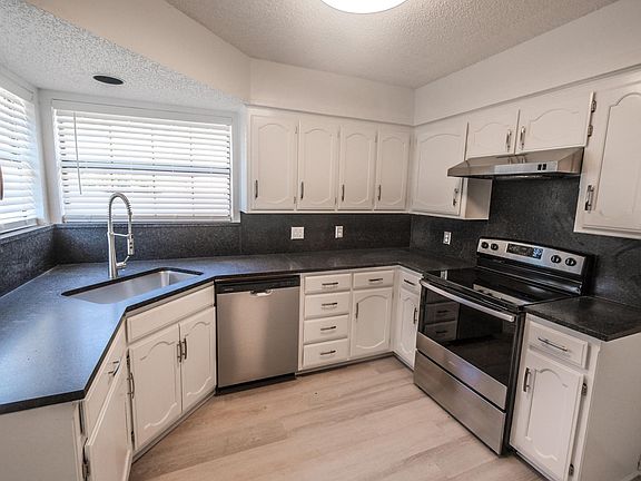 5th image of 3739 Pershing Ave #3739