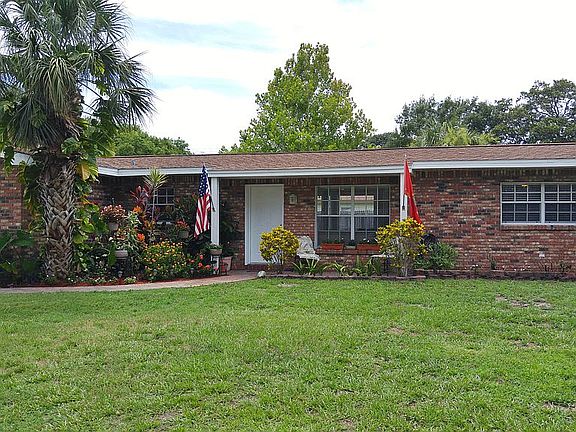 3rd image of 304 Country Club Dr
