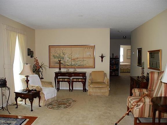 4th image of 1425 Heather Way