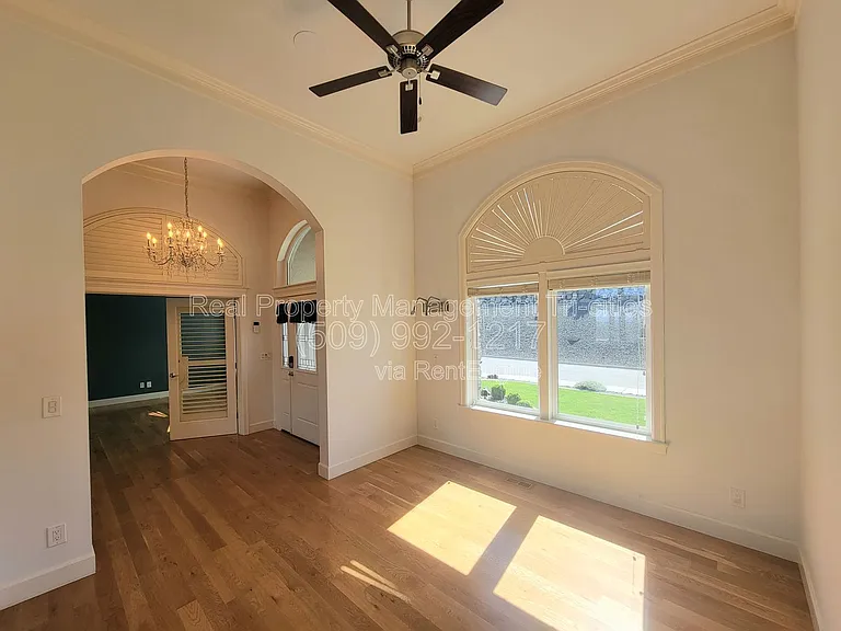 1644 Naples Ln — Photo 4