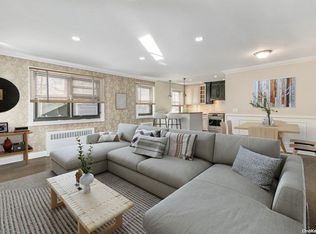 1622 166th St, Whitestone, NY 11357