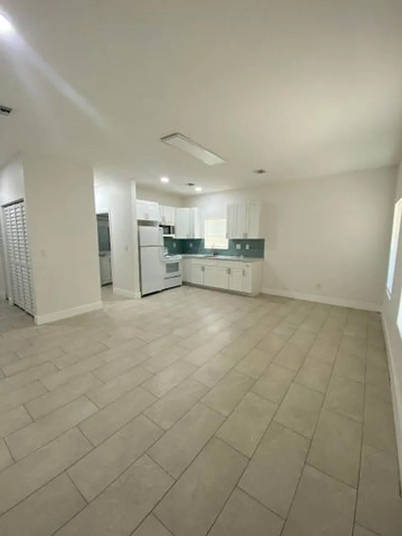 2594 NW 20TH Street B, Fort Lauderdale, FL 33311 — Photo 2