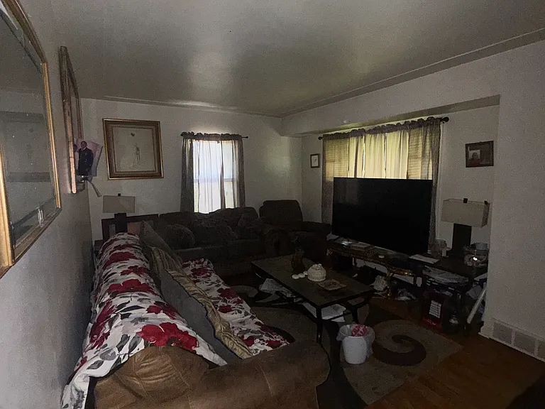2625 Seneca St — Photo 17
