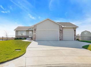 719 W Country Lakes Pl, Haysville, KS 67060