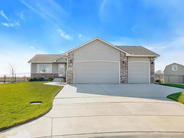 719 W Country Lakes Pl, Haysville, KS 67060