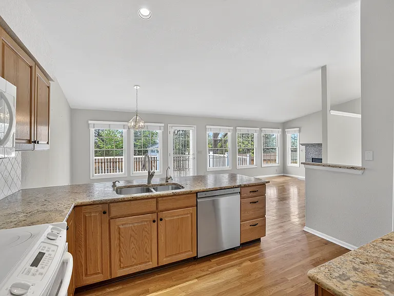 8970 Greenwich Ct — Photo 9