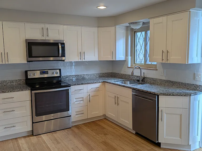 4853 Berryhill Ct — Photo 3