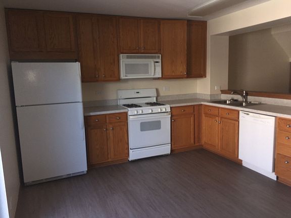 2nd image of 318 W Whispering Oaks Ln