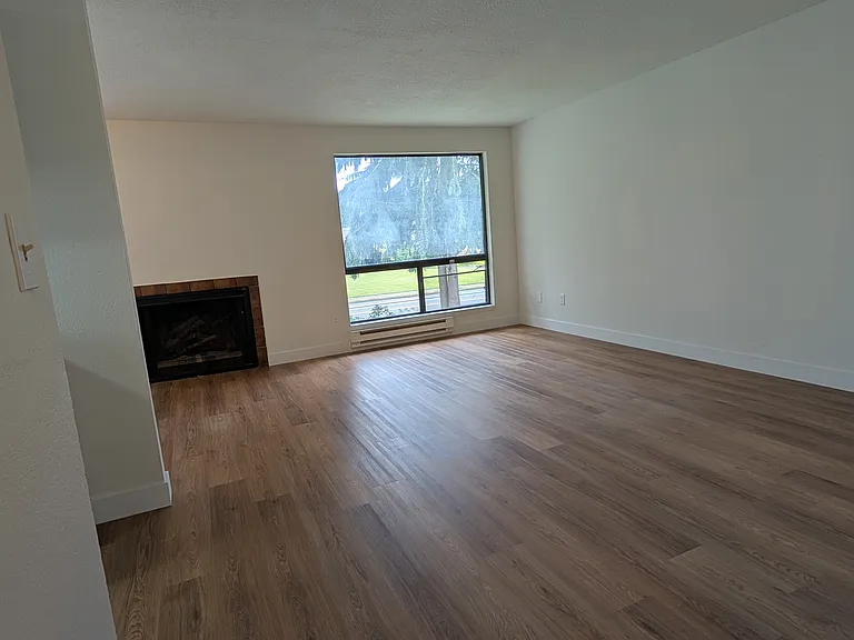 2826 D Pl SE #C — Photo 2