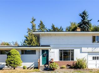 1701 37th St, Anacortes, WA 98221