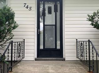 745 Downie St #1A, Peterborough, ON K9H 4L2