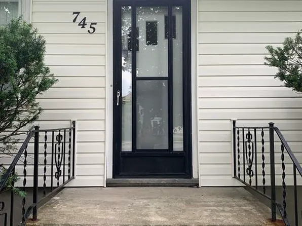 745 Downie St #1A, Peterborough, ON K9H 4L2