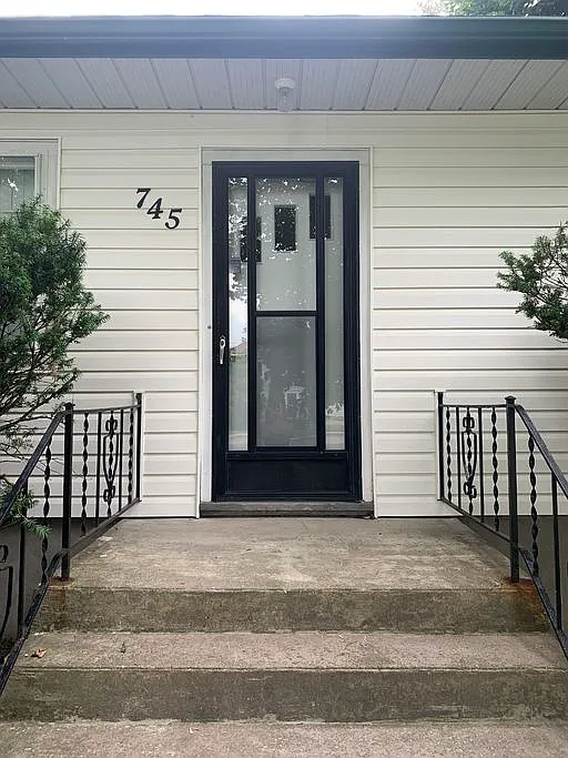 Building Photo - 745 Downie St #1B