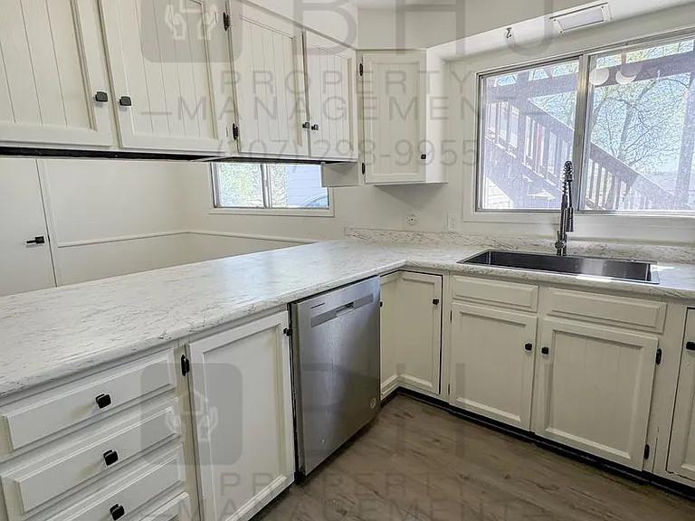 959 Bellevue Ave — Photo 4