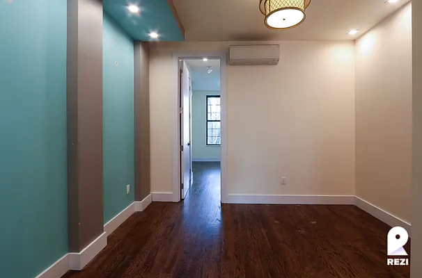 Rented by REZI | media 12