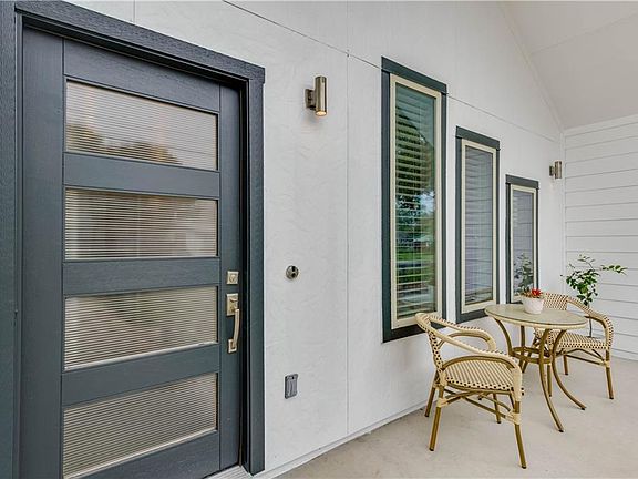 2nd image of 1609 McKinley Ave