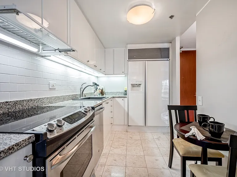 100 E Huron St #1701 — Photo 8