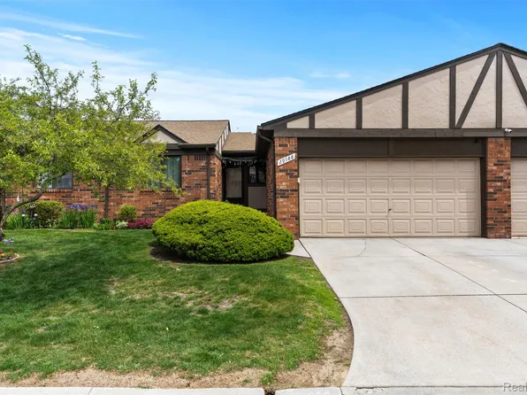 29588 Sycamore Dr, Warren, MI 48092