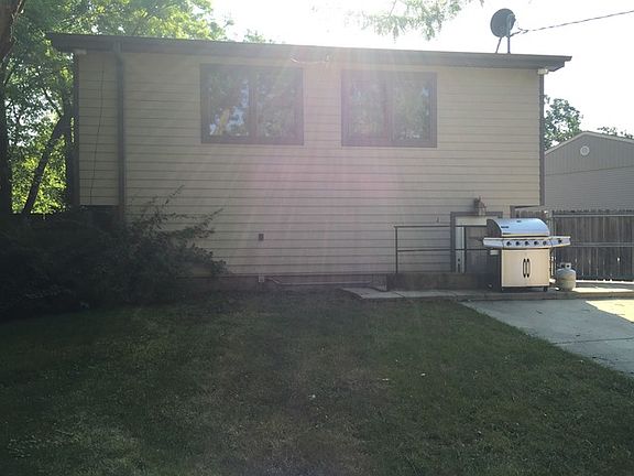 2nd image of 306 Oakwood Dr