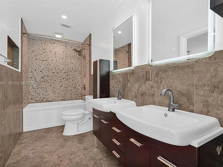 7700 SW 139th Ter — Photo 8