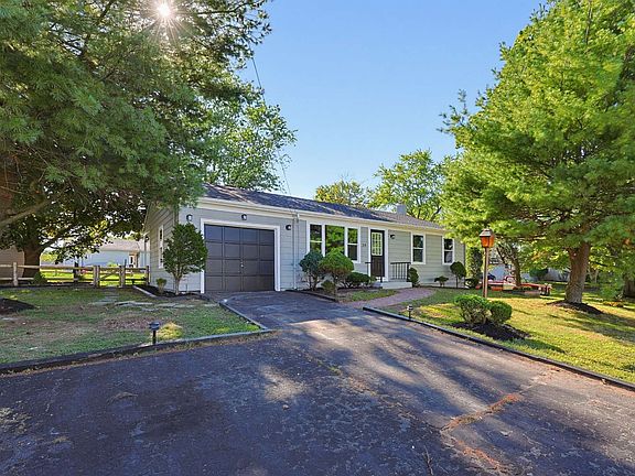 3rd image of 28 Deerfield Rd