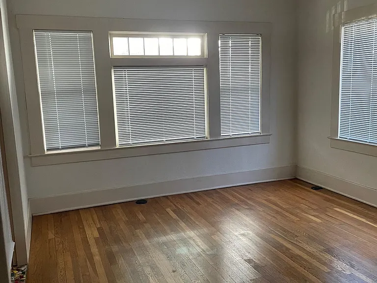 1342 N Van Ness Ave — Photo 5