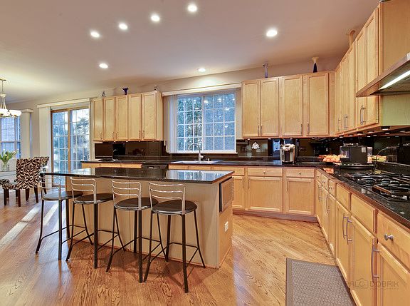 5th image of 1488 Maidstone Dr
