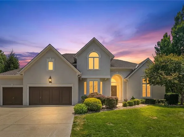 9608 Falcon Ridge Dr, Lenexa, KS 66220